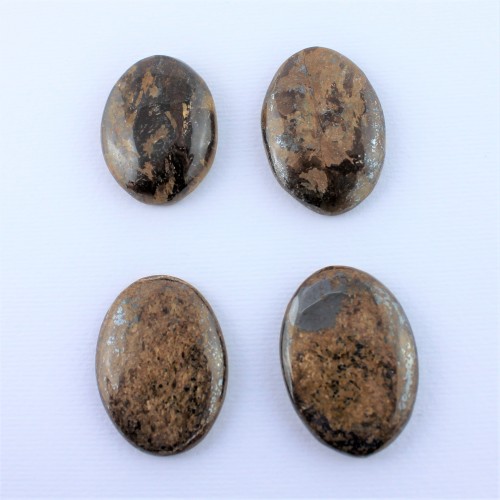 Cabochon Bronzite Pierre de Courtoisie Bijoux Chakra créations artisanales-1