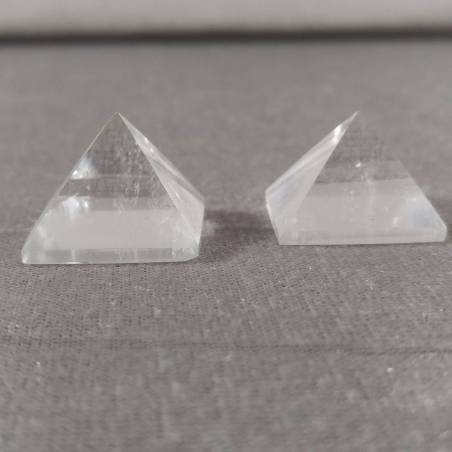 PYRAMID Hyaline Quartz Rock CRYSTAL PURE Point MINERALS Crystal Healing-2