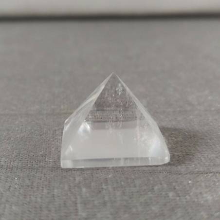 PYRAMID Hyaline Quartz Rock CRYSTAL PURE Point MINERALS Crystal Healing-3