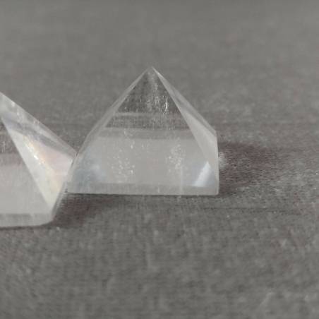 PYRAMID Hyaline Quartz Rock CRYSTAL PURE Point MINERALS Crystal Healing-4