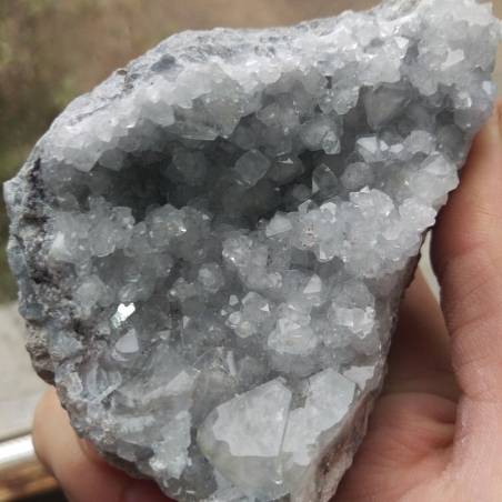 * MINERALI * Geode di CELESTINA MADAGASCAR Azzurra Drusa Cristalli Tasparenti A+-4