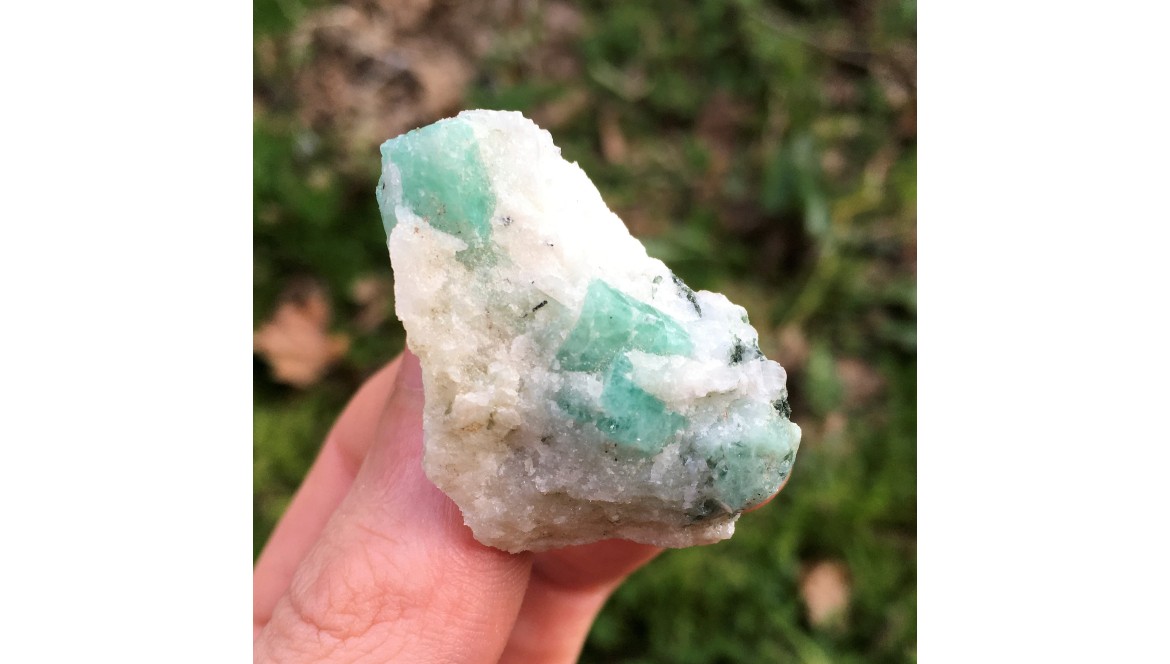 SMERALDO - Proprietà e significato di una pietra preziosa SMERALDO - Proprietà e significato di una pietra preziosa